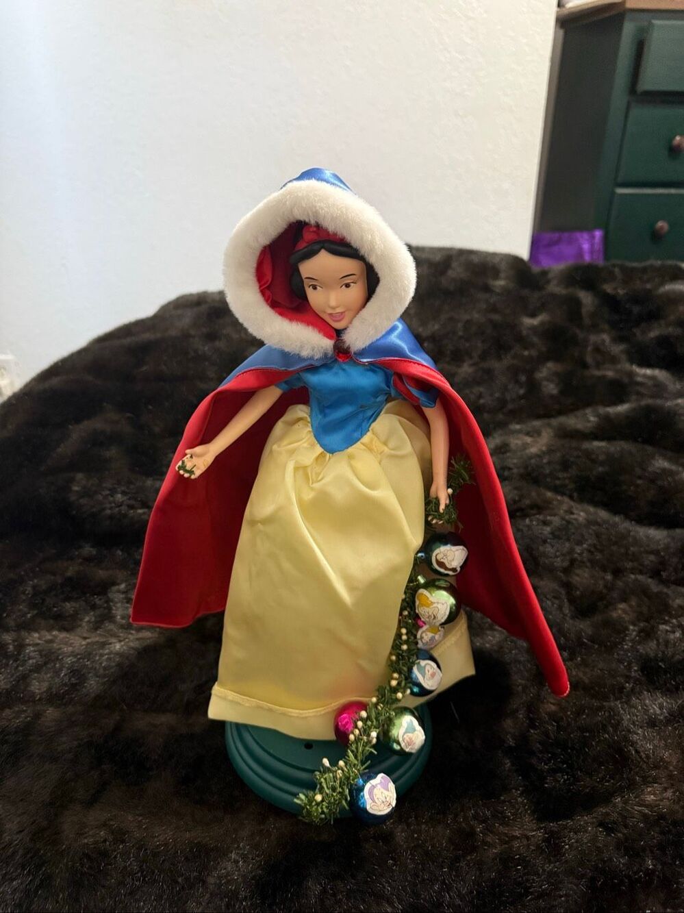 TELCO Animated Musical Walt Disney's SNOW WHITE Wind Up Christmas Figure 15 inch